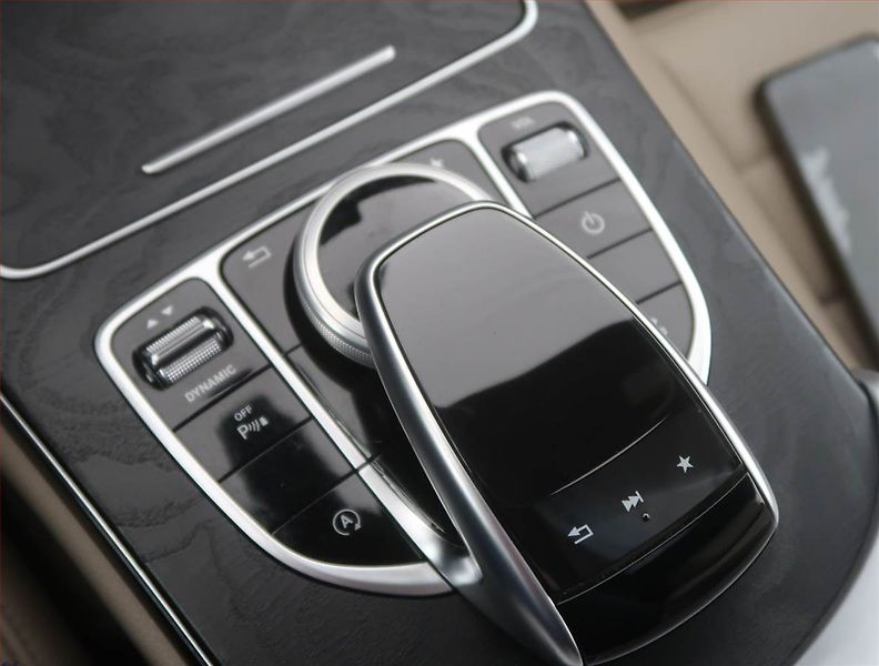 Mercedes-Benz Třídy C (2016) C 300 - fotka 16 z 18