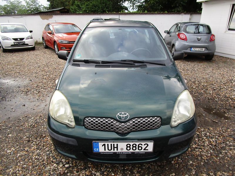 Toyota Yaris 1,0-48KW+NOVÝ OLEJ+FILTR - fotka 2 z 12