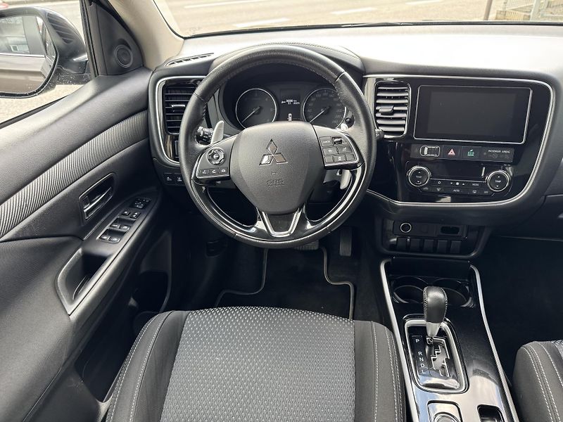 Mitsubishi Outlander 2,2Di-D A/T EDICE100 - fotka 9 z 16