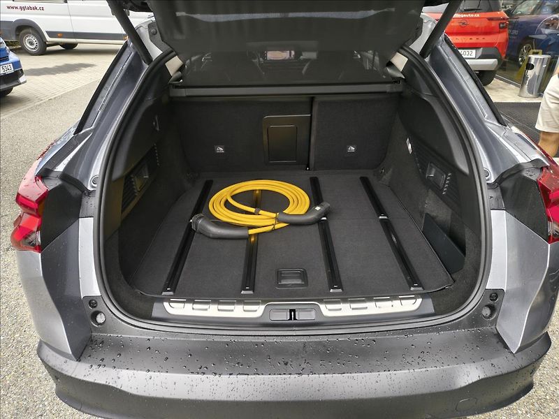 Citroën C5 X 1,6   SHINE Pack hybrid 225k - fotka 6 z 29