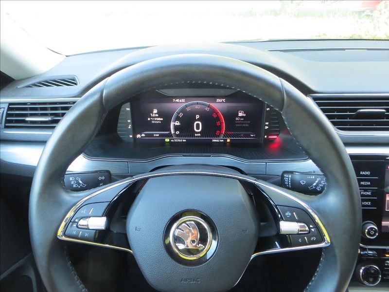 Škoda Superb 2,0 TDI Ambition DSG ČR - fotka 21 z 24