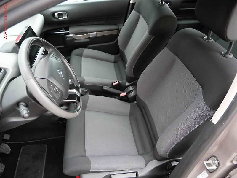 Citroën C4 Cactus (2015) 1.2 PT, ČR, AC, tempo, park - fotka 9 z 21