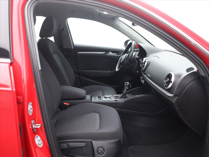 Audi A3 1,6 TDI 81kW Automat CZ - fotka 12 z 28