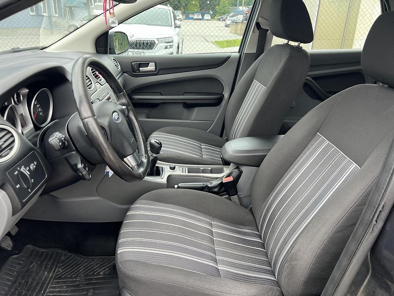 Ford Focus 1.6TDCi 66KW ČR TAŽNÉ KLIMA - fotka 13 z 39