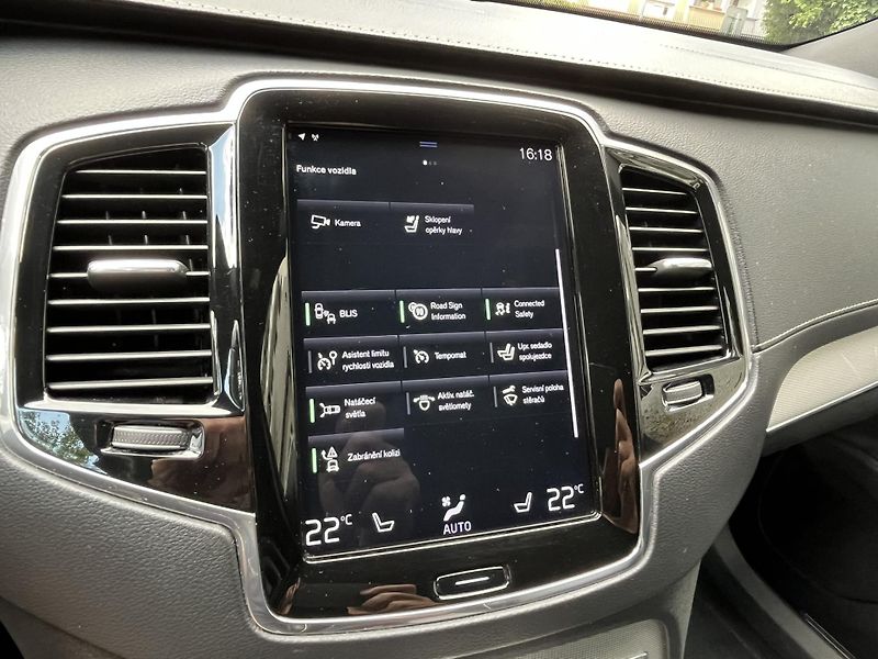 Volvo XC90 (2019) D5 AWD R-DESIGN, 7 MÍST - fotka 32 z 44