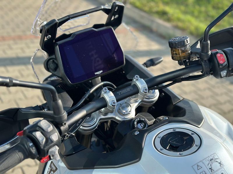 Triumph (2026) Tiger 900 Alpine Edition akce - fotka 8 z 10
