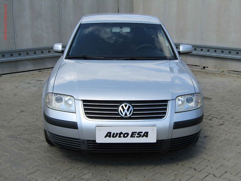Volkswagen Passat (2002) 1.6 i, AC, výhřev sed - fotka 2 z 14
