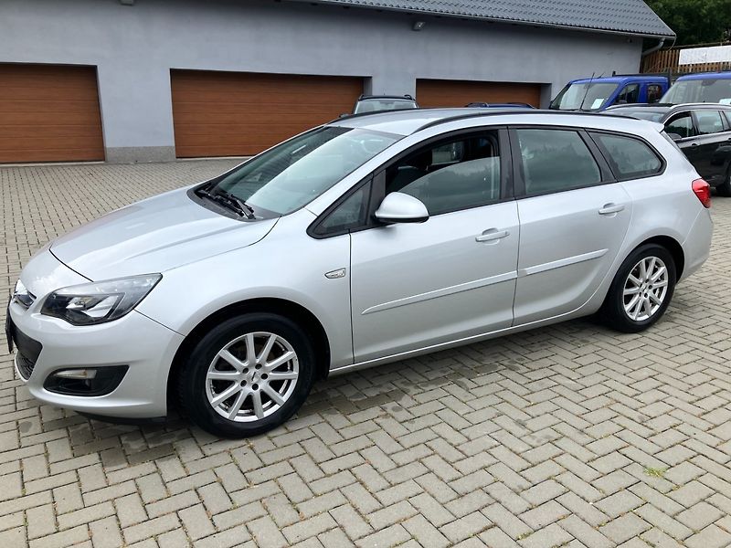 Opel Astra (2015) 1.4T 103kW LPG SPORTS TOURER - fotka 10 z 27