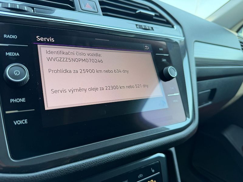 Volkswagen Tiguan Elegance 2,0TDI 110kW 4x4 DSG - fotka 13 z 23
