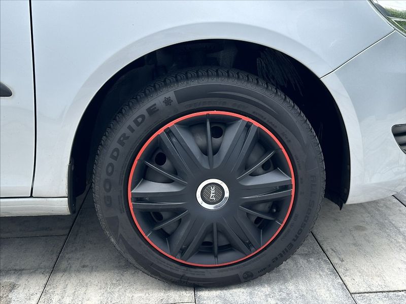 Škoda Roomster 1,2 HTP 69PS  Style - fotka 38 z 45
