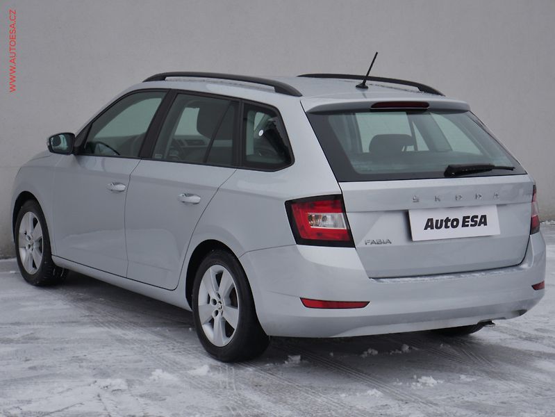 Škoda Fabia (2021) 1.0 TSi, 2.maj,ČR, Ambition - fotka 6 z 23