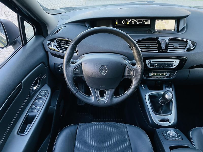 Renault Grand Scénic 1.6dCi MANUÁL KAMERA SERVISKA - fotka 26 z 47