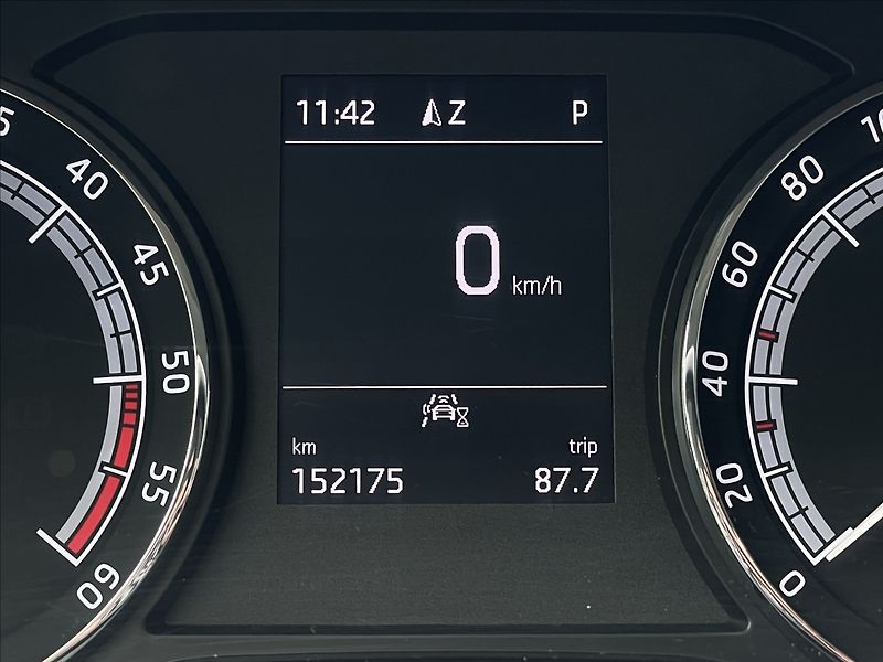 Škoda Karoq 2,0 TDI 4x4 DSG Ambition TAŽNÉ - fotka 10 z 23