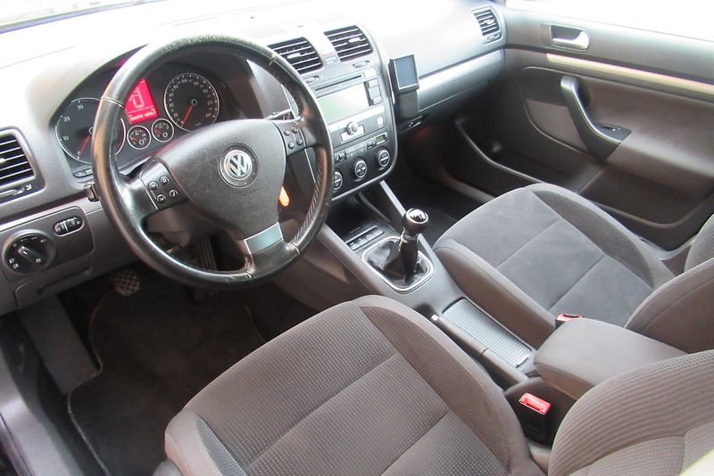 Volkswagen Golf 1.9 TDI AUT. KLIMA - fotka 9 z 20