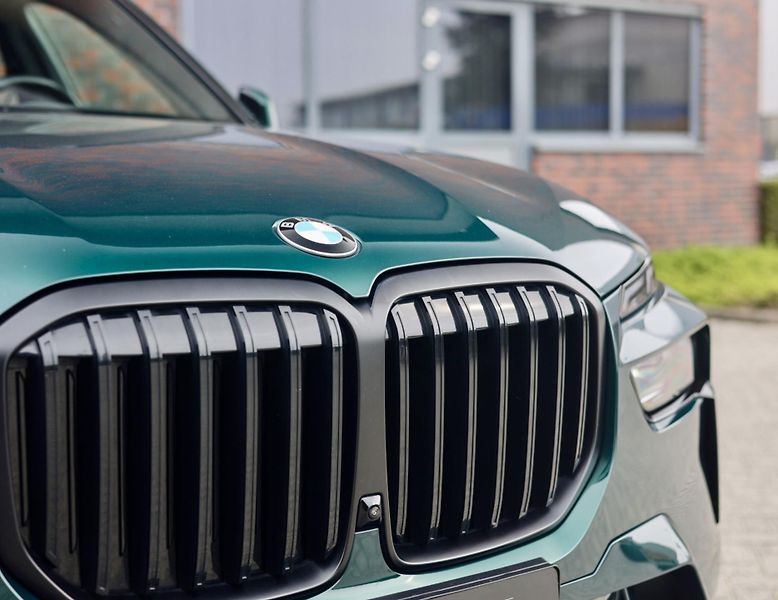 BMW X7 (2023) ALPINA XB7 4.4 V8 Skylounge - fotka 6 z 52