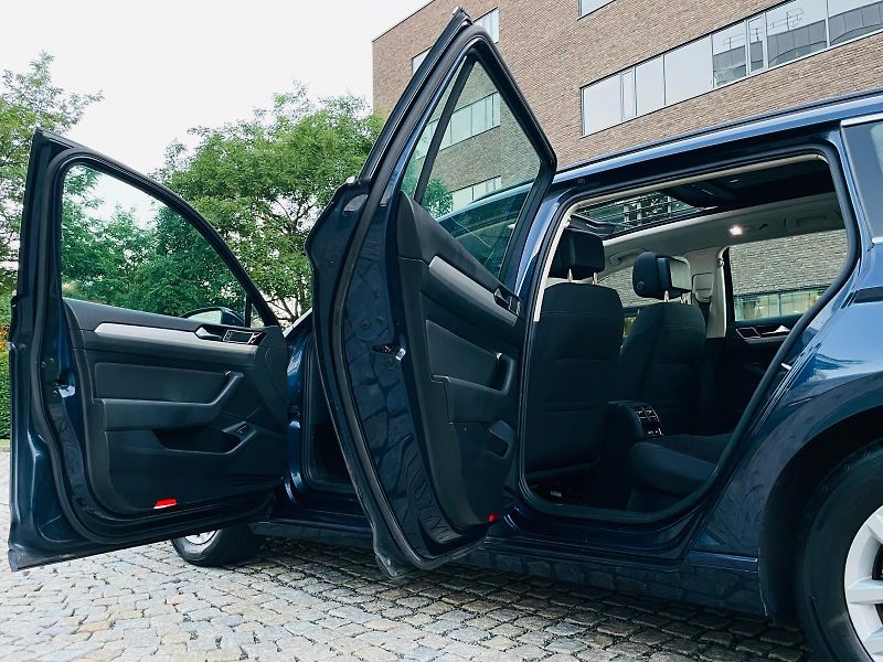 Volkswagen Passat 2.0TDI AUTOMAT KAMERY SERVISKA - fotka 22 z 49