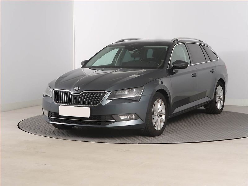 Škoda Superb (2016) 1.6 TDI, Navi, Bi-Xenony - fotka 2 z 20