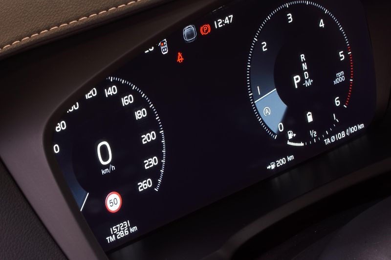 Volvo XC90 B5 Core+ 1.MAJ,ČR,DPH,7 míst - fotka 16 z 34