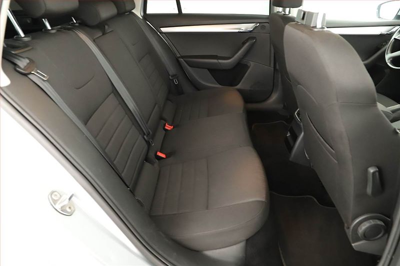 Škoda Octavia (2014) 1.6 TDI, Tempomat - fotka 7 z 13