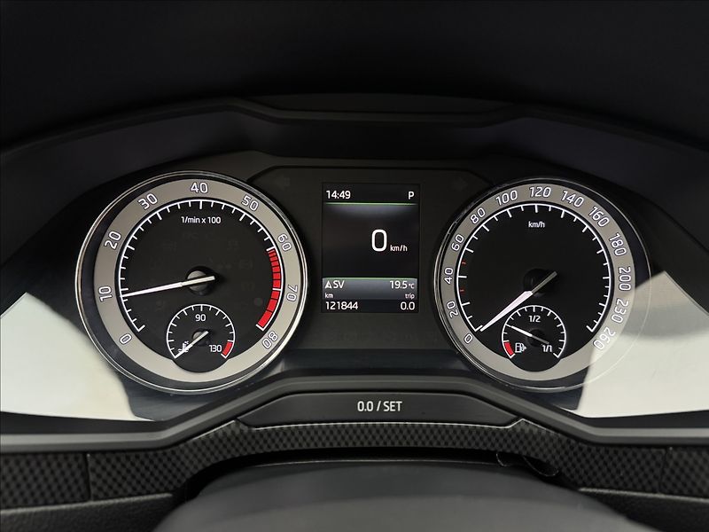 Škoda Superb 2,0 SPORTLINE 4X4 DSG 350HPAPR - fotka 13 z 55
