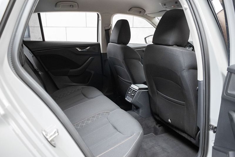 Škoda Scala 1.0 TSI 81kW *KAMERA*ACC* - fotka 13 z 38