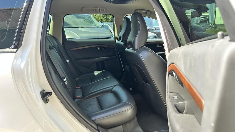 Volvo V70 2.4D 180k AWD - fotka 12 z 14