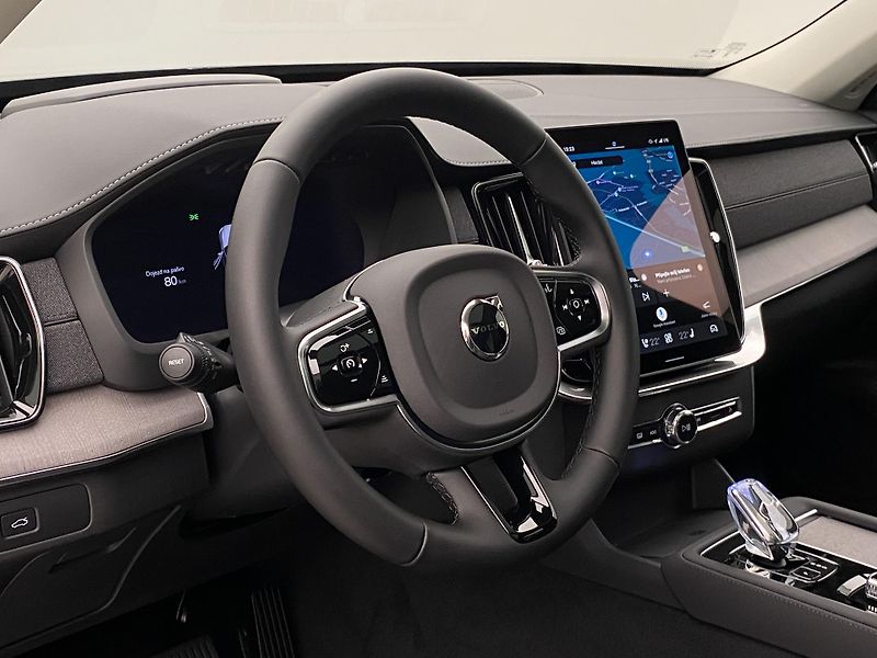 Volvo XC90 (2026) B5 AWD AUT DARK PLUS 7míst - fotka 4 z 70
