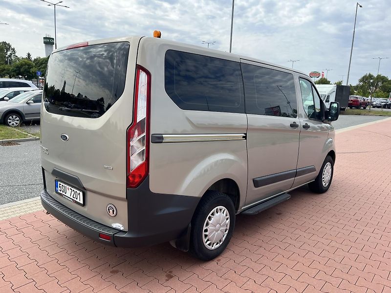 Ford Transit Custom 2.2 TDCi 9 míst - fotka 5 z 27