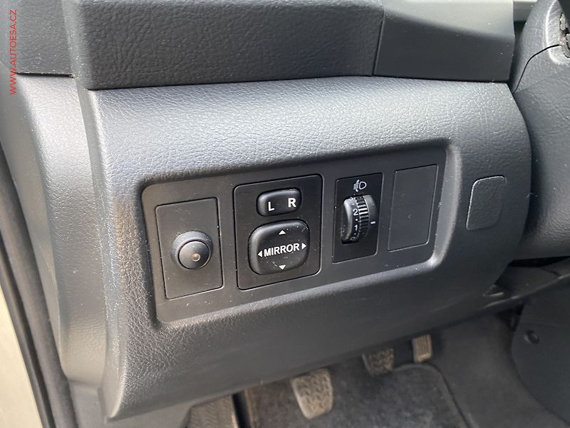 Toyota Corolla Verso (2008) 2.2 D-4D, AC, TZ, park.asist - fotka 14 z 16