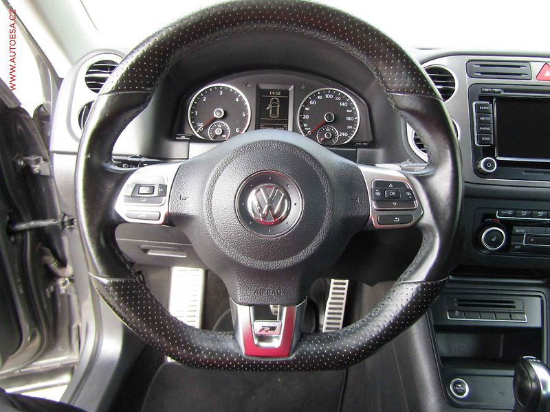 Volkswagen Tiguan (2011) 2.0 TDi 4x4, DSG, kůže, AC - fotka 16 z 18