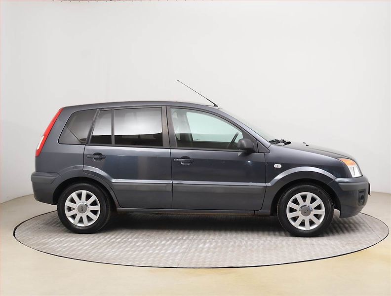 Ford Fusion (2008) 1.4, po STK, Tažné - fotka 6 z 17