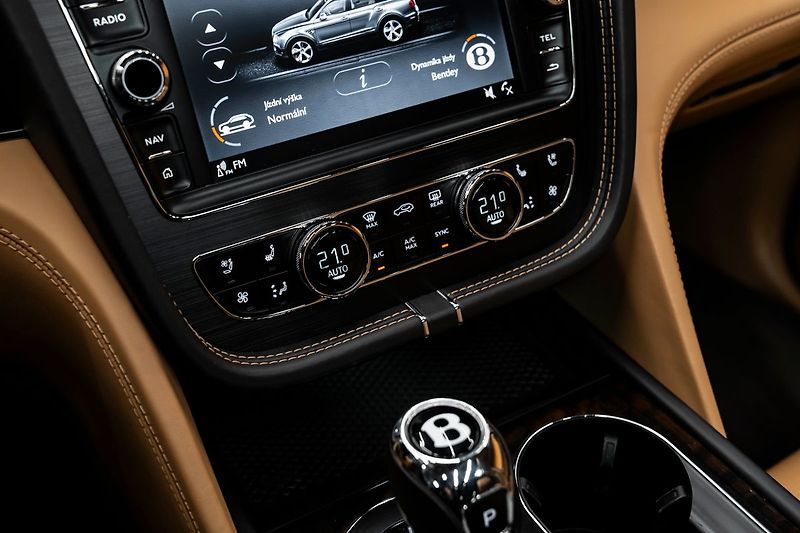 Bentley Bentayga - fotka 10 z 21