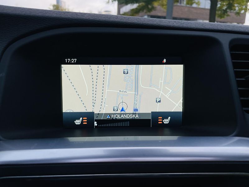 Volvo V60 2.0D 5VÁLEC AUT SERVISKA TAŽNÉ - fotka 38 z 44