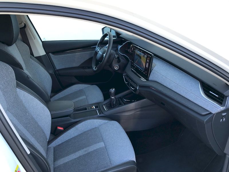 Škoda Octavia (2025) COM SELEC TS 110/1.5 M6F - fotka 14 z 28