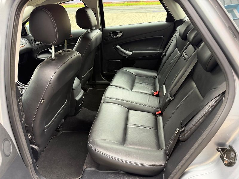 Ford Mondeo 2,0i 16V Ghia / servis.kn. /  - fotka 13 z 31