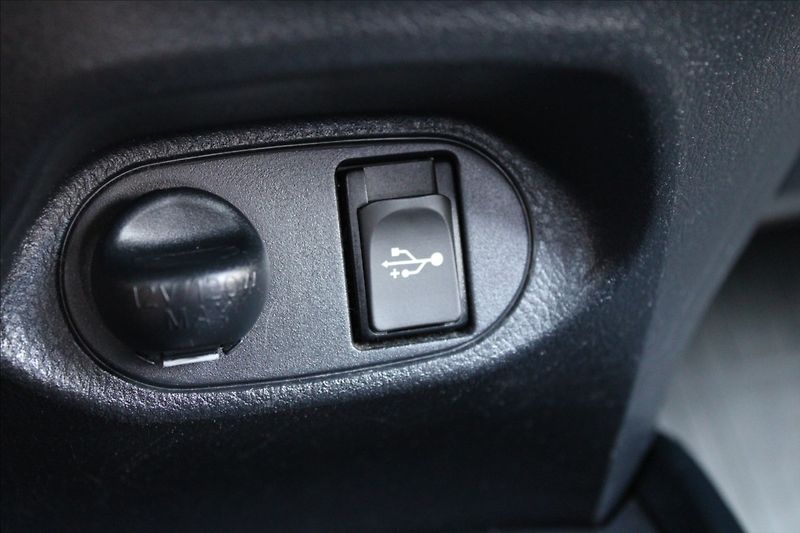 Toyota Yaris 1,5 HYBRID  ČR,A/T,SELECTION - fotka 15 z 31