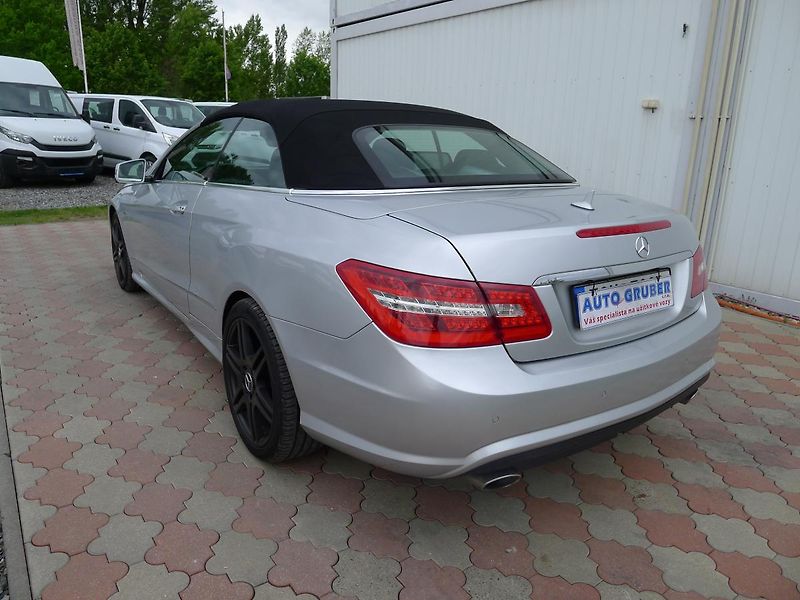 Mercedes-Benz Třídy E E 350 CDI Cabrio - fotka 11 z 30