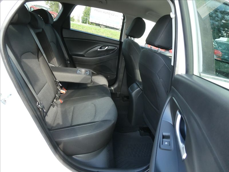Hyundai i30 1,0 T-GDi 88kW Smart,ČR,naviga - fotka 26 z 43
