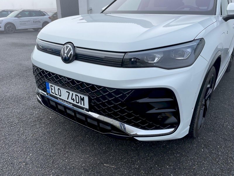 Volkswagen Tiguan (2025) R-LINE 1,5 TSI 130 KW EHYBRID - fotka 10 z 55