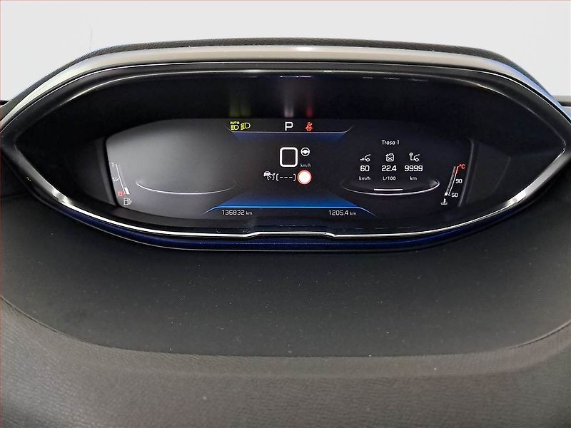 Peugeot 3008 (2021) 1.5 BlueHDi, Automat, ČR,1.maj - fotka 11 z 22