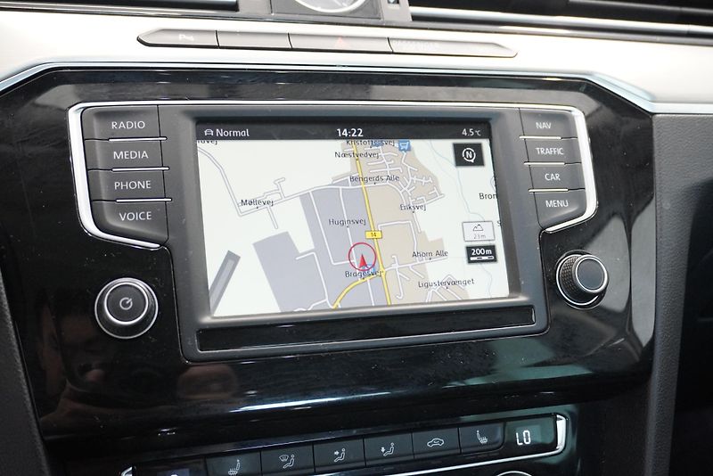 Volkswagen Passat 2.0TSi 165kW AUTOMAT - fotka 16 z 30