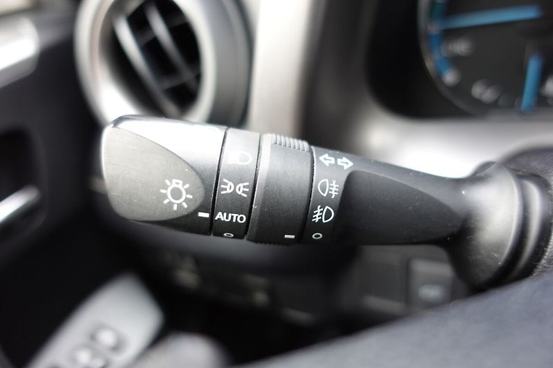 Toyota RAV4 2.5HSD -i E-CVT AWD Selection - fotka 27 z 33