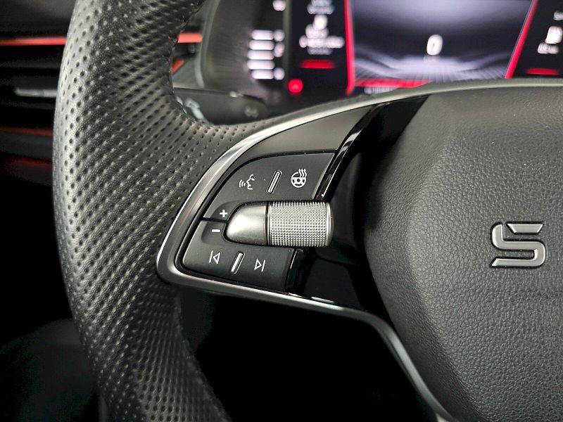 Škoda Kamiq (2025) 1.0TSi 85kW MONTE CARLO TAŽNÉ - fotka 10 z 29