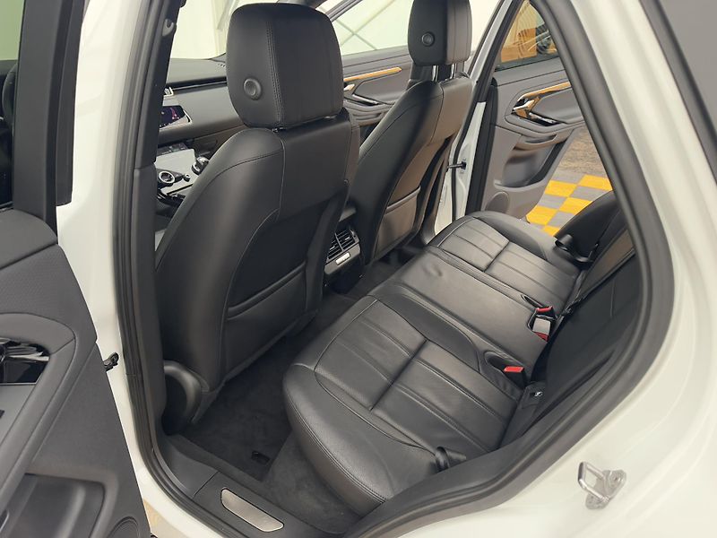Land Rover Range Rover Evoque 2.0d*4x4*R-Dynamic*132kw* - fotka 12 z 30