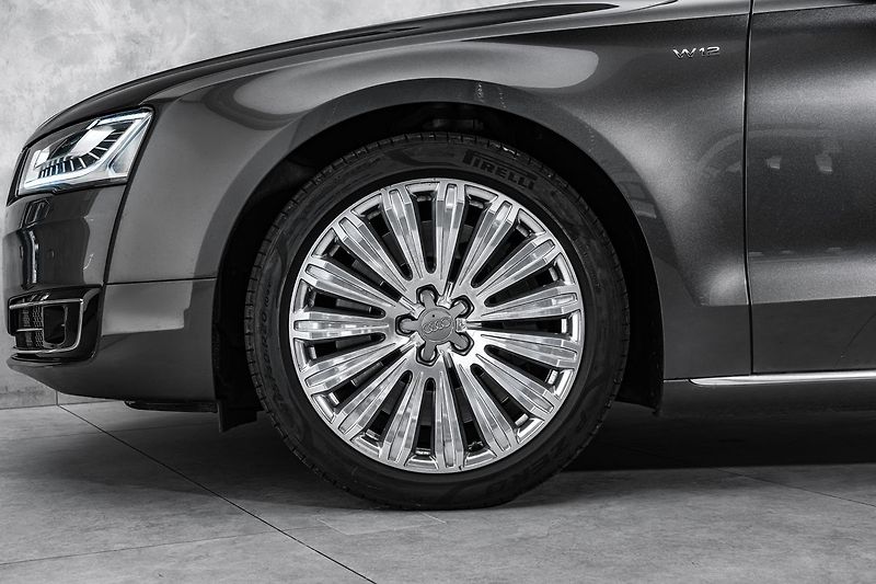 Audi A8 6,3 W12 L Max výbava - fotka 2 z 31
