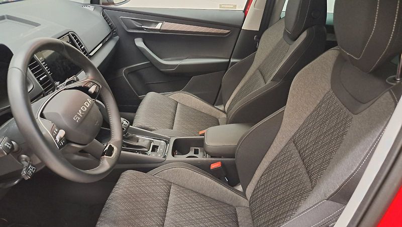 Škoda Karoq (2025) Top Selection 1,5 TSI 110 kW - fotka 11 z 22