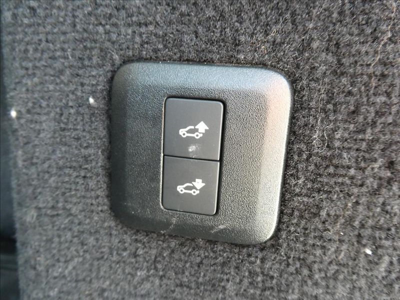 Land Rover Range Rover Sport 3,0 D300 HSE,ČR,2.maj,tažné - fotka 36 z 38