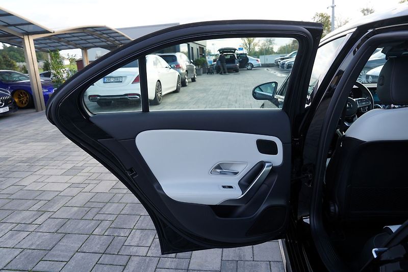 Mercedes-Benz Třídy A A 180d AMG/7AT/kůže/Designo/ČR - fotka 15 z 37