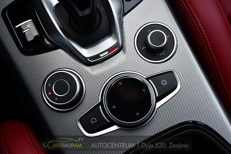Alfa Romeo Stelvio 2.2 Diesel 16V 154kW Veloce AT - fotka 36 z 53