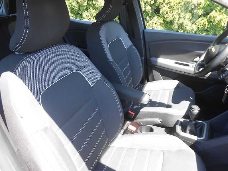 Dacia Sandero 1.0TCe+LPG,KLIMA,LED!! - fotka 19 z 41
